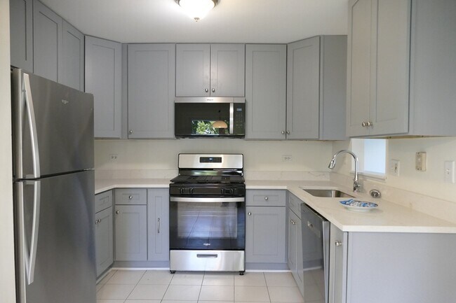 Foto del edificio - 1076 Crestwood Ln