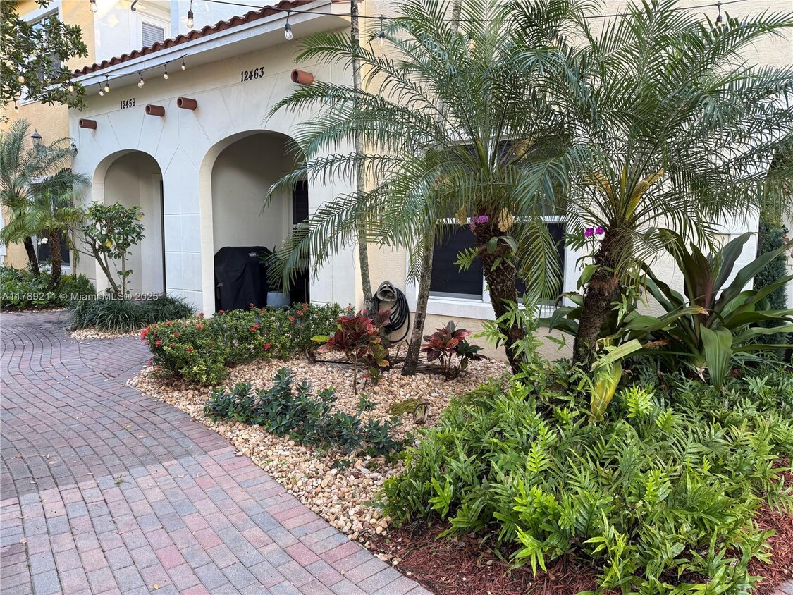 Primary Photo - 2417 SW 99th Way
