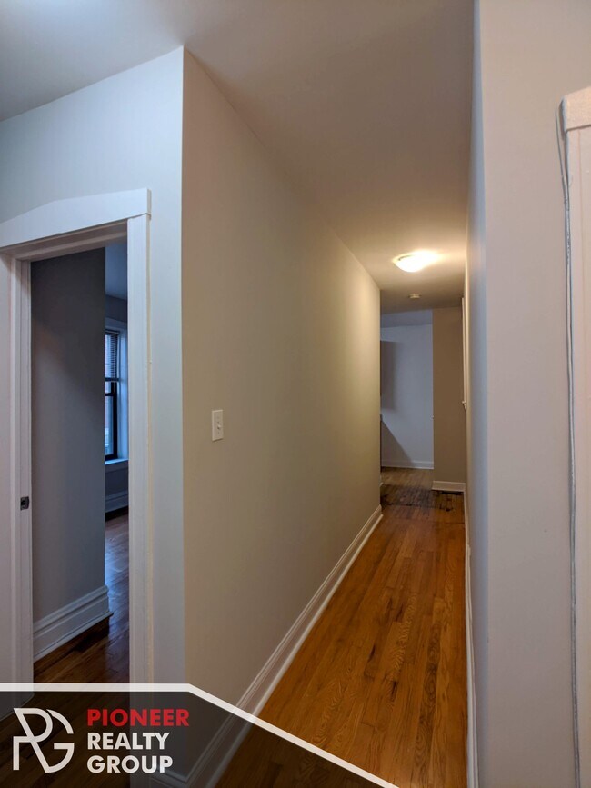 Foto del edificio - 2301 W Addison St