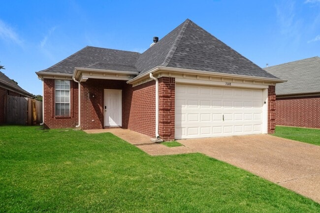 Building Photo - 7068 Kings Crown Dr