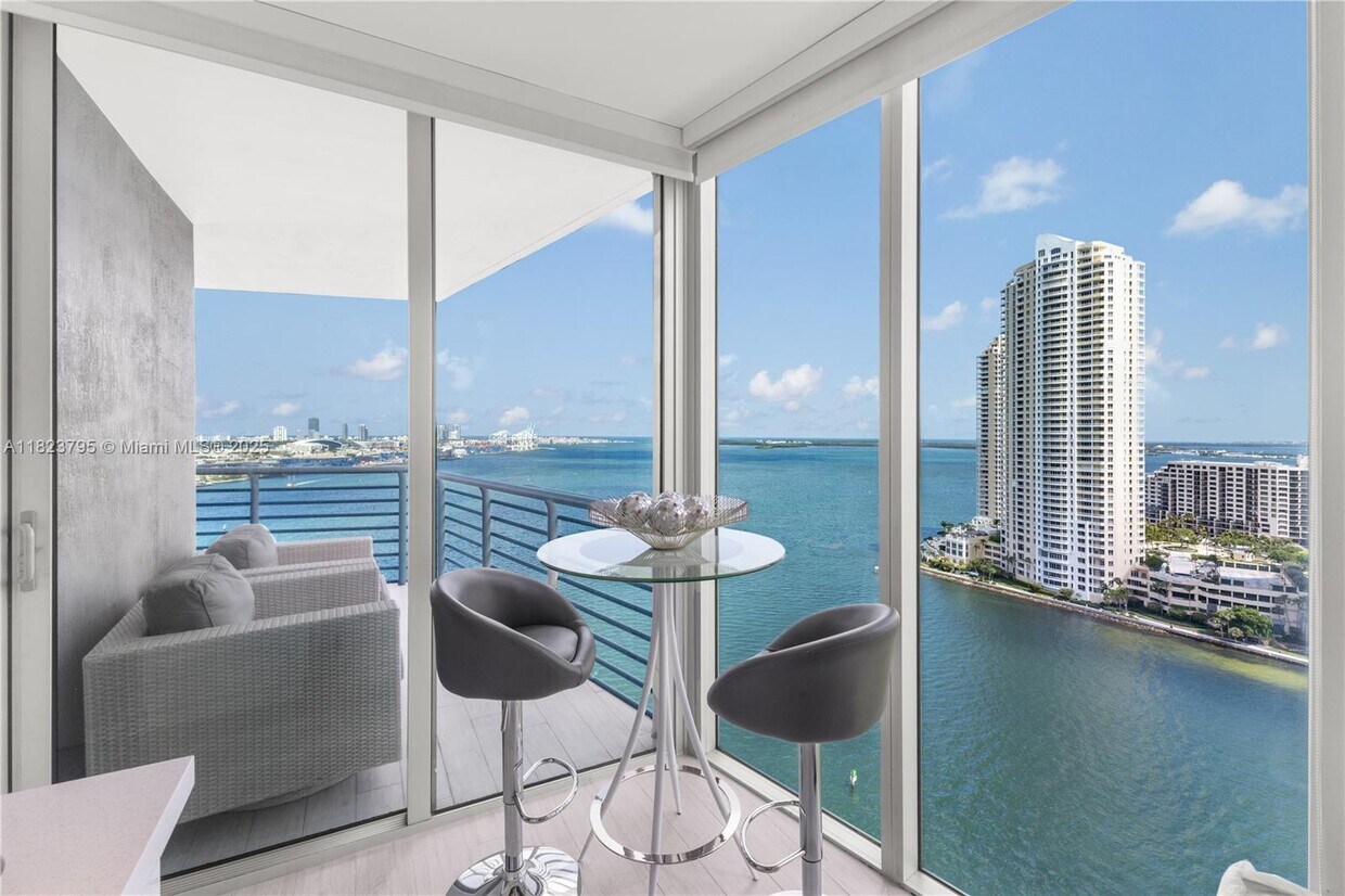 Foto principal - 335 S Biscayne Blvd