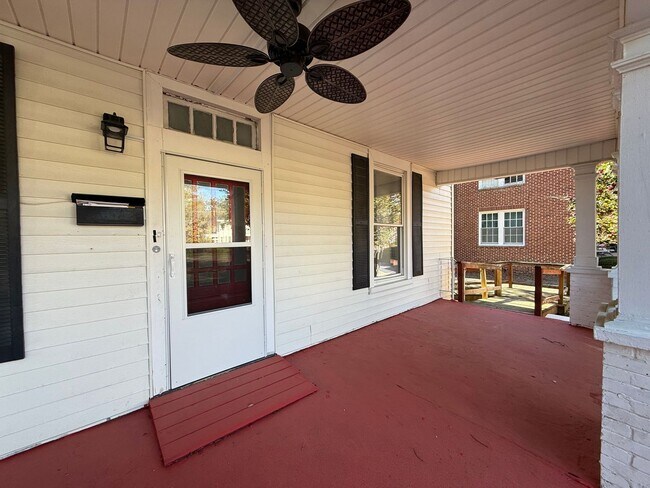 Building Photo - 1205 Nash St