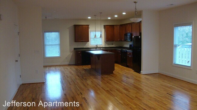 Foto del edificio - 3 br, 2.5 bath House - 700 Michelle Lane