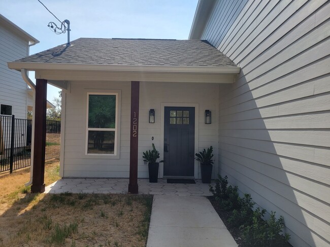 Foto del edificio - COMING SOON!!!! Gorgeous 2 story home in Granite Shoals