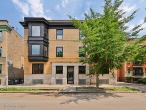 Building Photo - 3945 N Greenview Ave