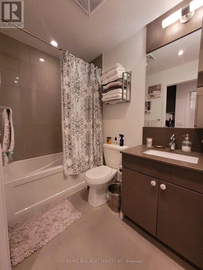 Building Photo - 98 Lillian St