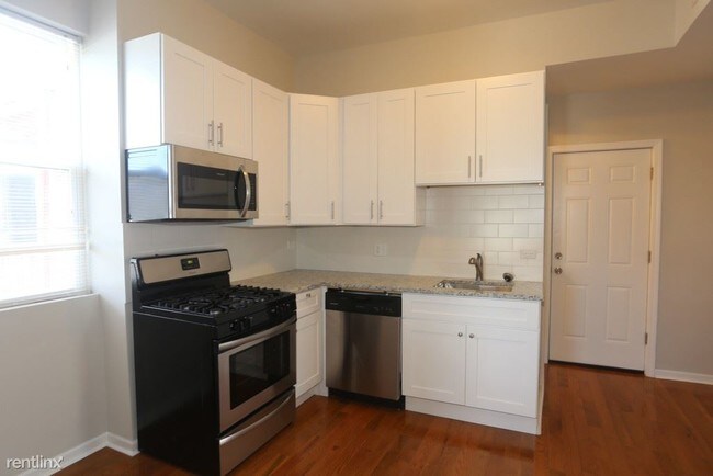 Building Photo - 2130 W Cermak Rd