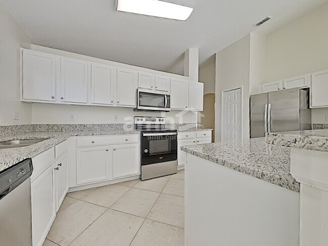 Building Photo - 16041 Bay Vista Dr