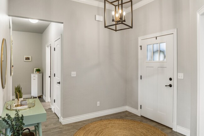 Building Photo - 1104 Northridge Blvd