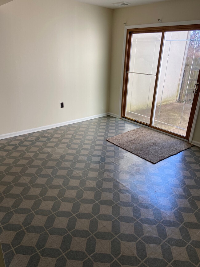 Building Photo - 3 Ethan Allen Ct