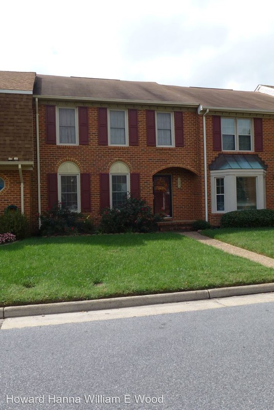 Primary Photo - 1021 Colonial Meadows Way