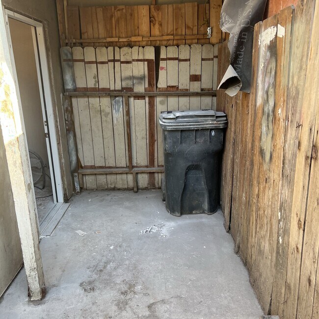 Foto del edificio - 821 LOMBARDO AVE