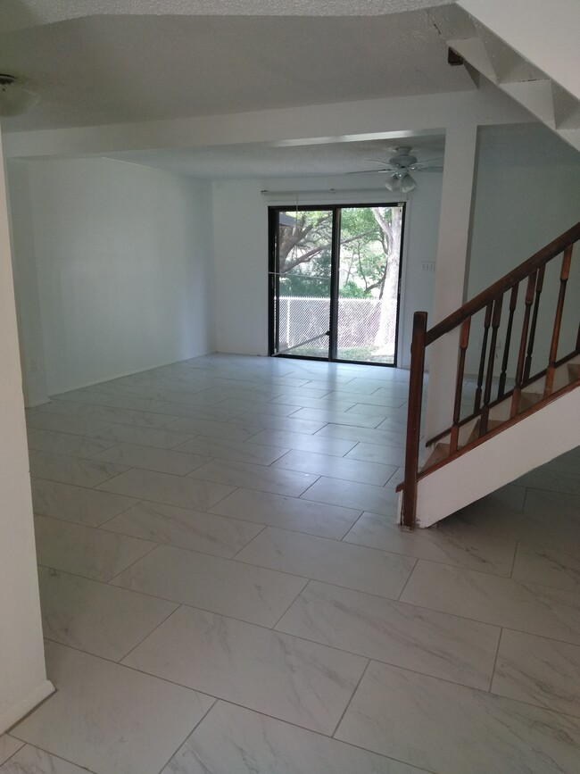 Living room - 4968 Sanoma Village