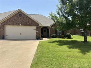 Building Photo - 4077 Stonebridge Dr