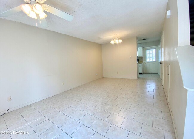 Building Photo - 204 Wilkie St