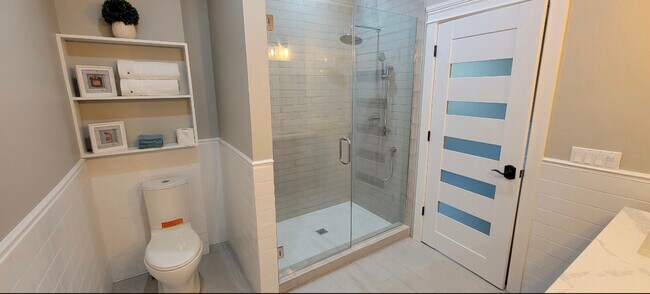 Master Bathroom - 3056 W Palmer Blvd