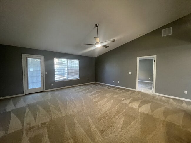 Foto del edificio - 5196 Whitehurst Ln