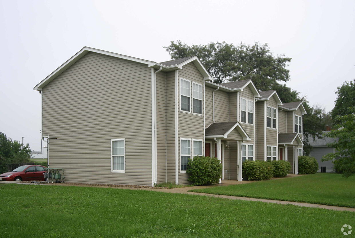 Primary Photo - Oakwood Townhomes