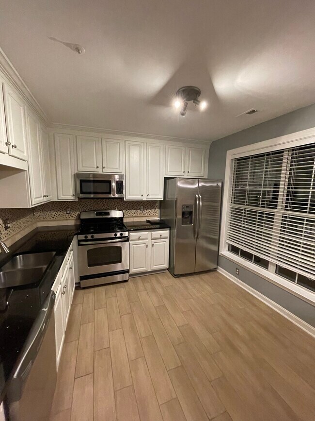 Building Photo - 4105 Lexington Ct