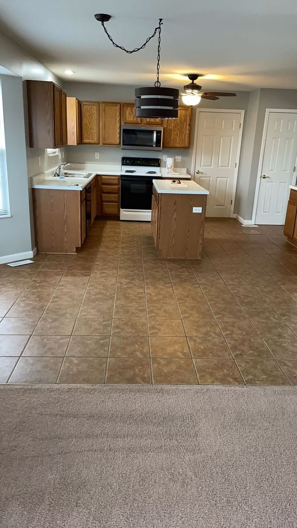 Foto del edificio - 737 Cedar Mill Drive