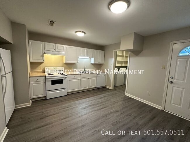 Building Photo - 1901 Sanford Dr