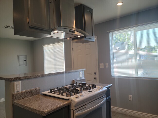 Foto del edificio - 19449 Ingomar St