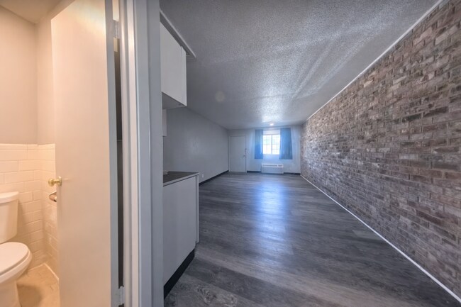 Foto del edificio - Bigger Space. One Flat Rate. $770 All-Inclusive.