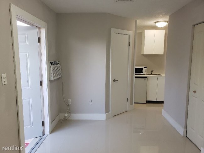 Building Photo - 1 br, 1 bath House - 107 Ave sw 8 st