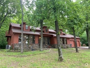Building Photo - 1524 N Crossover Rd