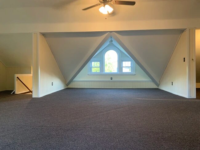 Foto del edificio - 620 N College Ave