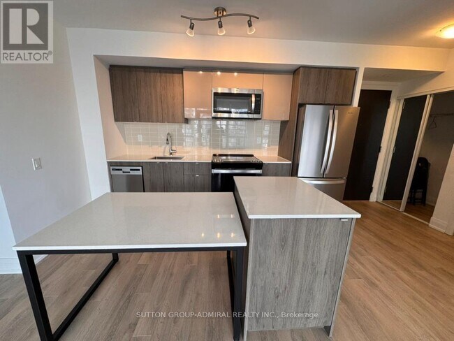 Photo du bâtiment - 1461 Lawrence Ave W