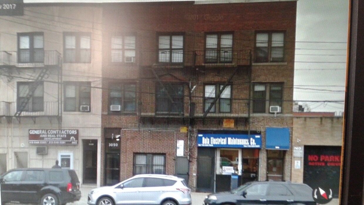 Primary Photo - 3030 E Tremont Ave