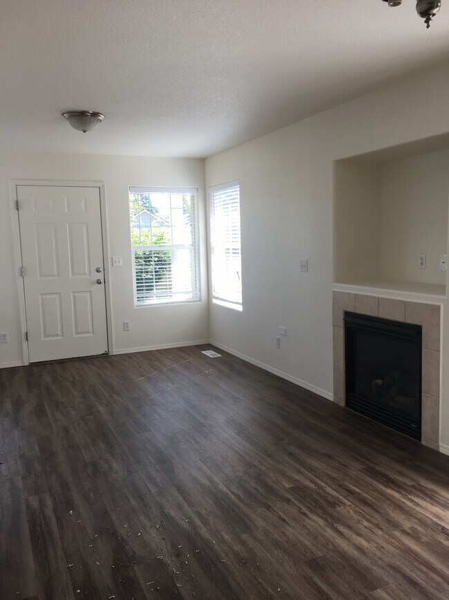Foto del edificio - 3 Br 2 bath REMODELED in 2017. Cottage Dup...