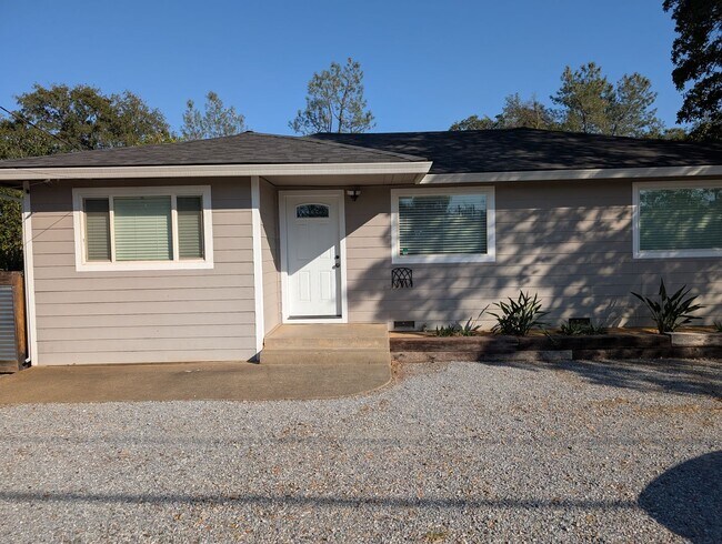 Foto del edificio - 3 Bedroom House in Shasta Lake, Fridge, Wa...