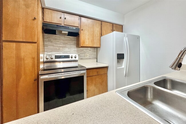 Building Photo - 3075 Walnut Bend Ln