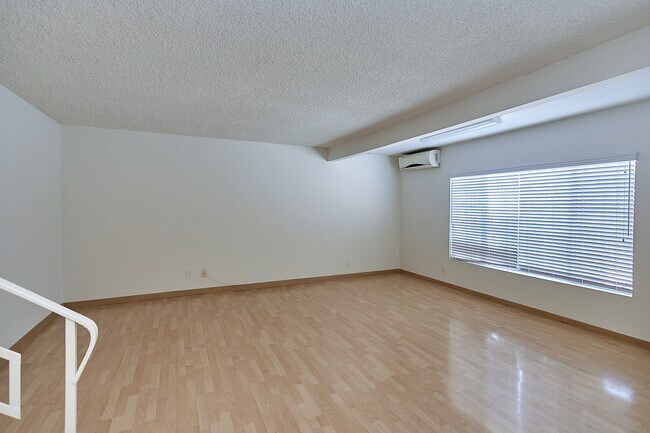 Foto del edificio - 2656 Fairway Ave