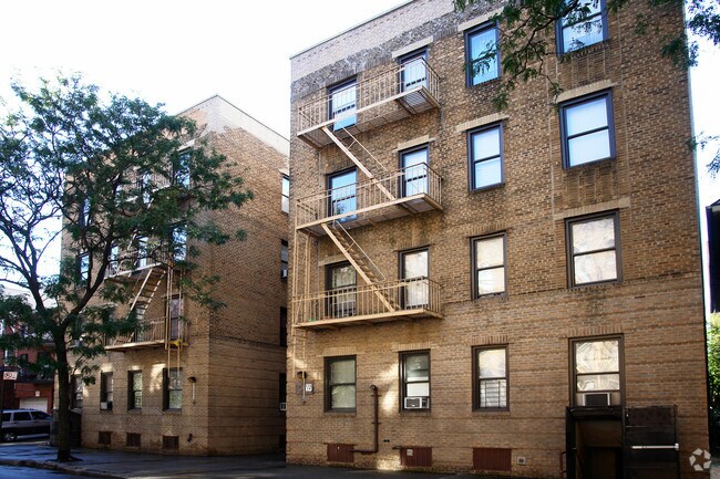 Building Photo - 13224 Maple Ave