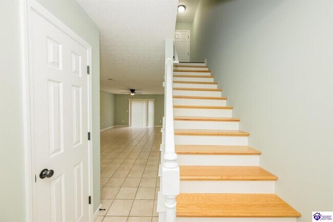 Foto del edificio - 111 Poplar Cir