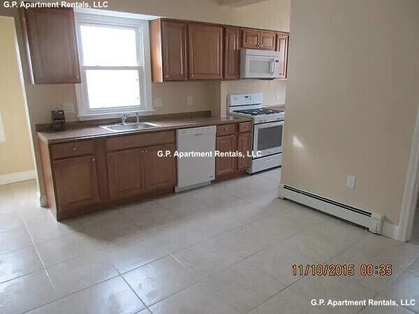 Building Photo - 49 Walnut St