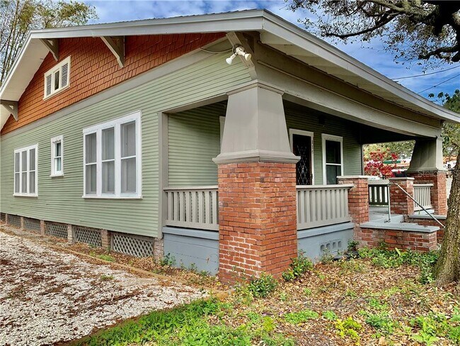 Building Photo - 116 E Woodlawn Ave