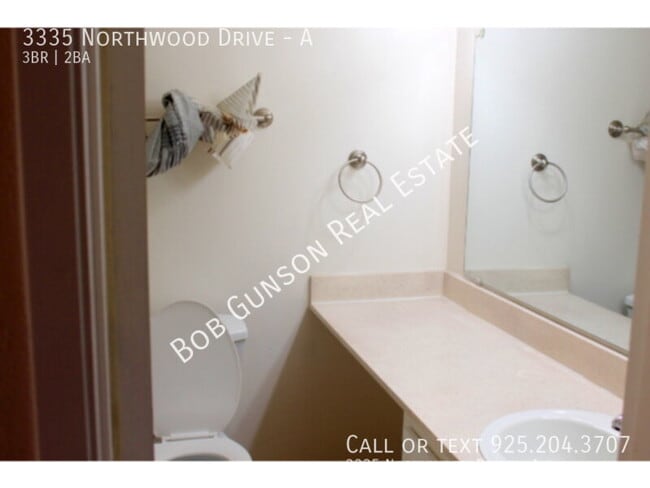 Building Photo - Charming and Spacious 2 Bedroom, 1.5 Bath ...