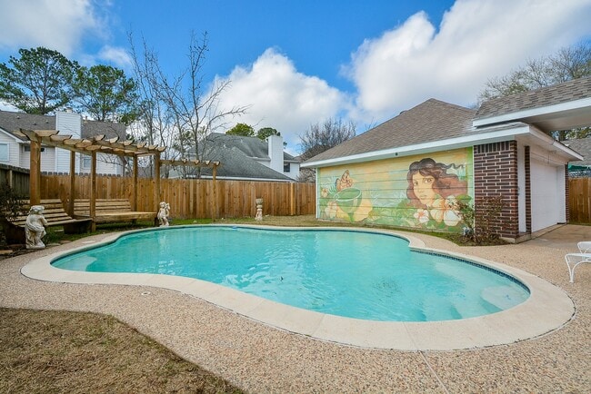 Building Photo - 5743 Henniker Dr