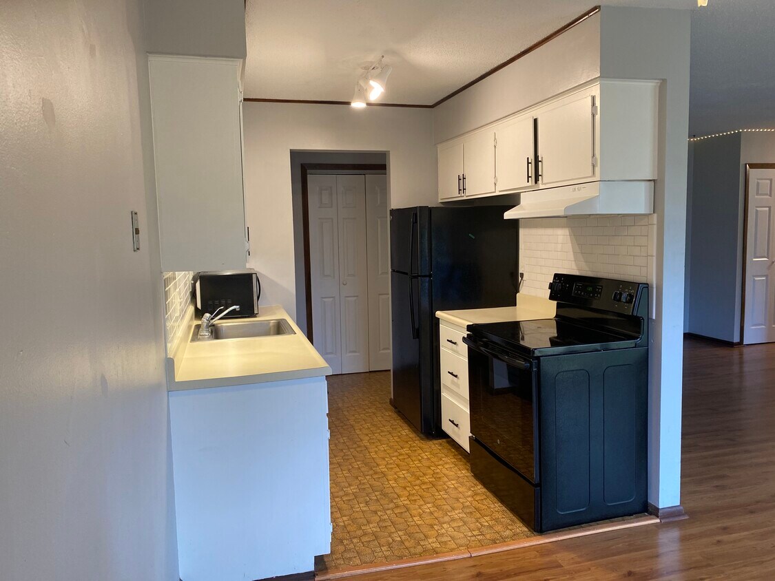 Kitchen - 912 9th Ave S
