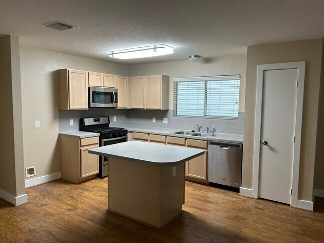 Building Photo - 10607 Cobblecreek Way