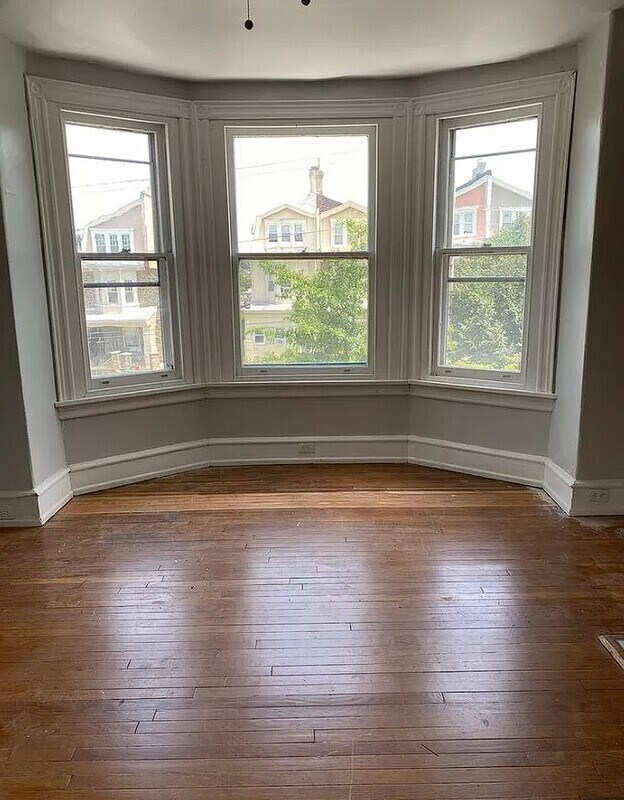Foto del edificio - 441 E Walnut Ln