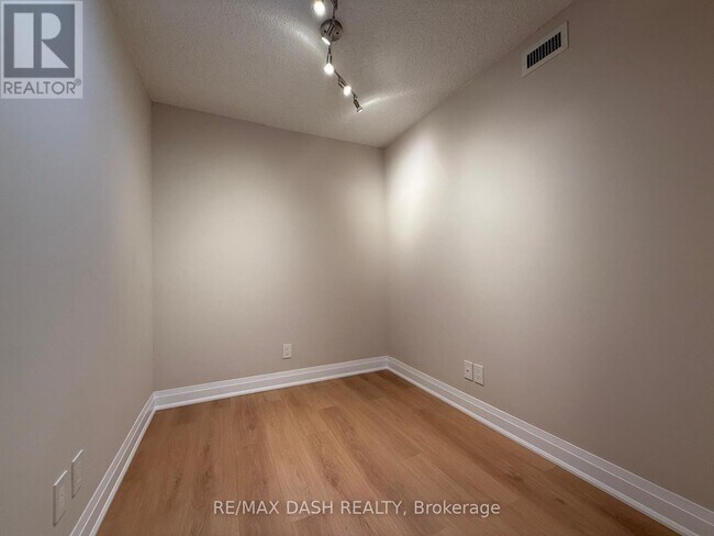 Building Photo - 335-1335 Rathburn Rd W