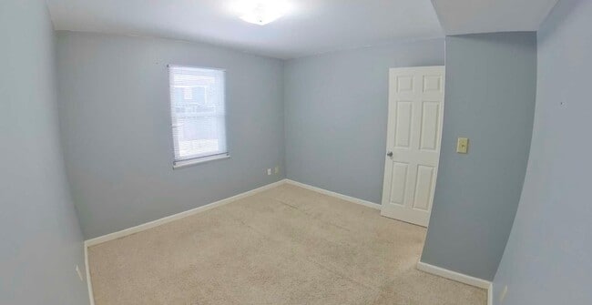 Building Photo - Indoor Balcony + Patio + Fenced-In Yard + ...