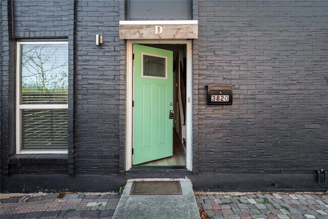 Foto del edificio - 3820 Southway Dr