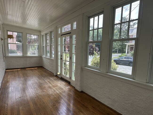 Foto del edificio - 2401 W 18th St