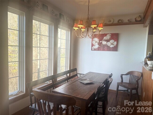 Foto del edificio - 300 Creekside Wy